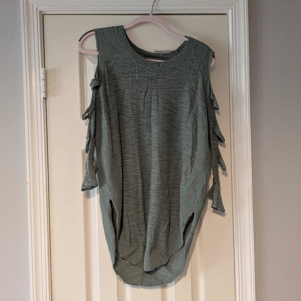 Express 3/4 sleeve top with cutouts, size xs